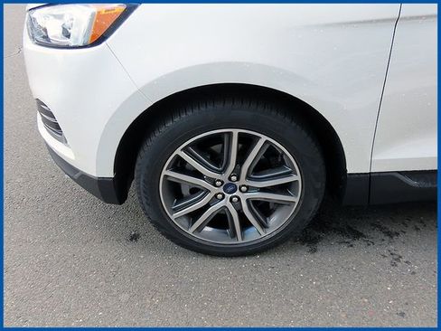 Used 2021 Ford Edge Titanium w/ Class II Trailer Tow Package AWD/4WD image 4