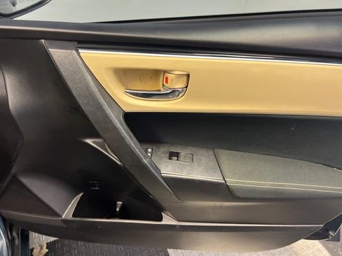 Used 2017 Toyota Corolla LE FWD image 11