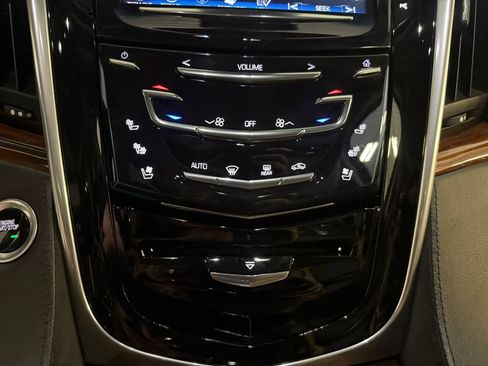 Used 2018 Cadillac Escalade ESV Luxury AWD/4WD image 38