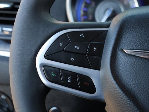 Used 2023 Chrysler 300 Touring w/ Sport Appearance Package image 20