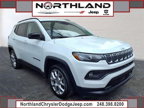Used 2022 Jeep Compass Latitude AWD/4WD image 1