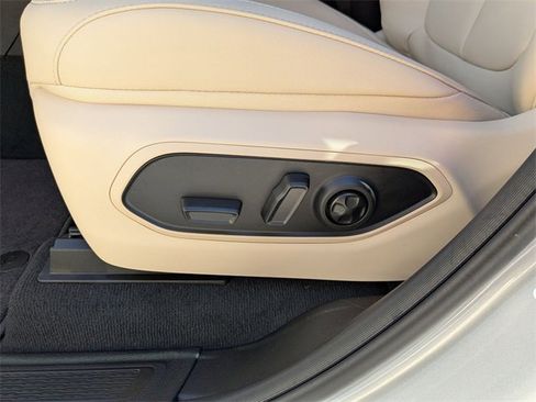 New 2025 Jeep Grand Cherokee Limited image 13