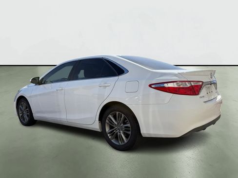 Used 2017 Toyota Camry SE image 3