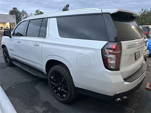 Used 2023 Chevrolet Suburban Premier image 4
