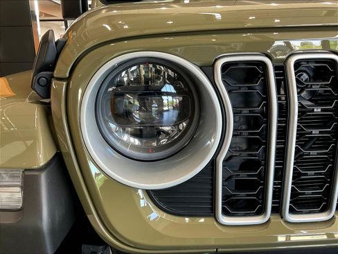 New 2026 Jeep Wrangler Unlimited Sahara AWD/4WD image 8