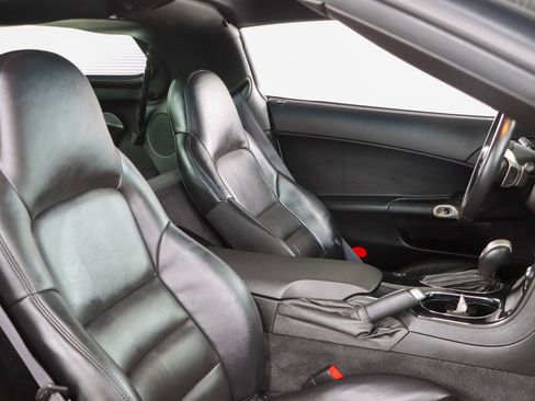 Used 2009 Chevrolet Corvette Coupe w/ Z51 Performance Package RWD image 23