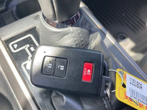 Used 2021 Toyota Tacoma TRD Off-Road w/ Technology Package AWD/4WD image 12