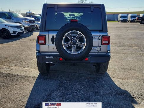 Used 2019 Jeep Wrangler Unlimited Sahara w/ Dual Top Group image 29