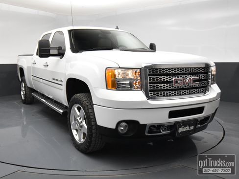 Used 2014 GMC Sierra 2500 Denali w/ Suspension Package, Off-Road image 47