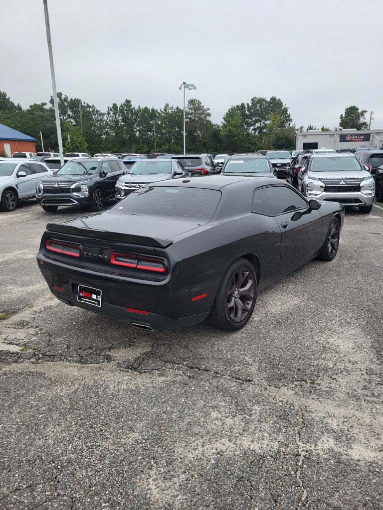Used 2018 Dodge Challenger SXT RWD image 3
