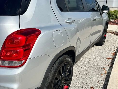 Used 2019 Chevrolet Trax LT w/ Redline Edition FWD image 4