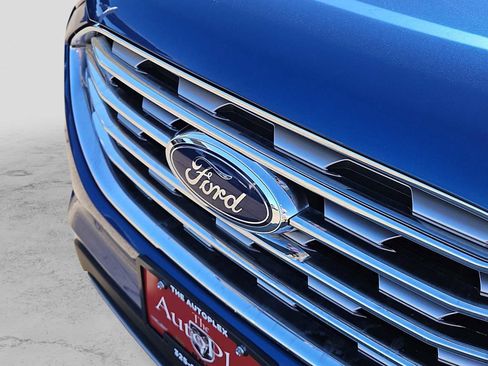 Used 2024 Ford Edge Titanium image 13