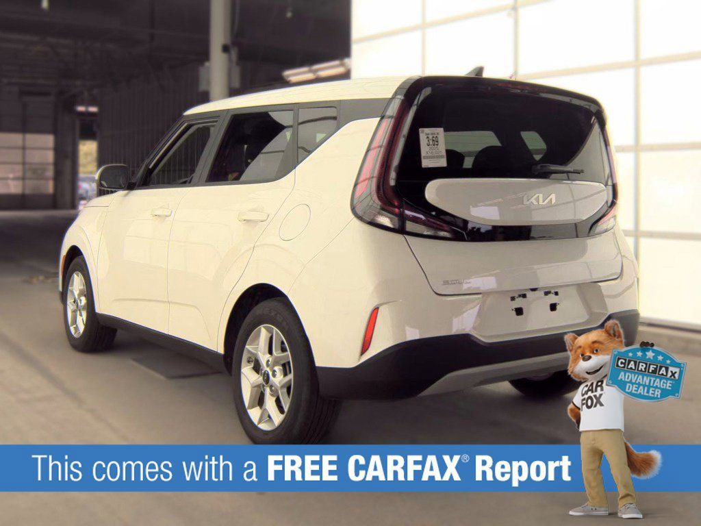 Used 2025 Kia Soul LX w/ LX Technology Package FWD image 2