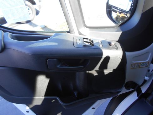 Used 2025 RAM ProMaster 2500 w/ Convenience Group image 20