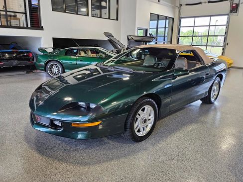 Used 1995 Chevrolet Camaro Z28 RWD image 1