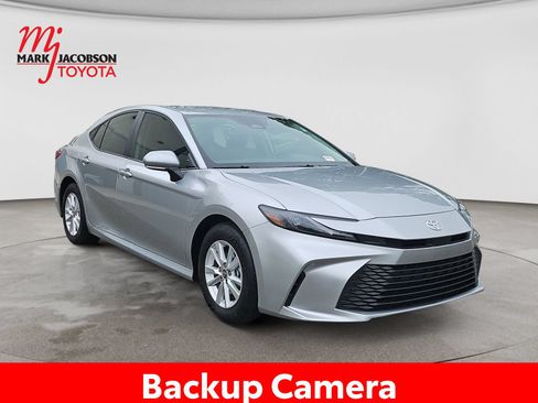 Used 2026 Toyota Camry LE FWD image 5