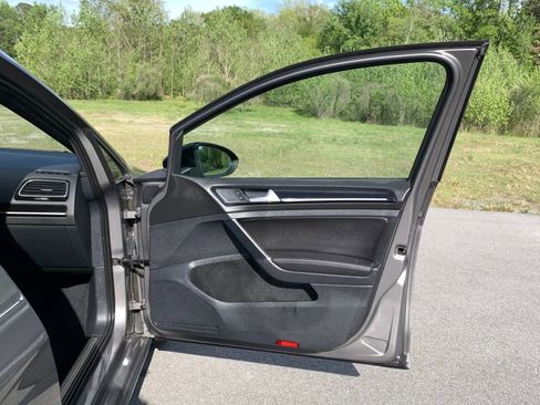 Used 2015 Volkswagen Golf R 4-Door image 29