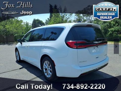 Certified 2026 Chrysler Pacifica Limited FWD image 6