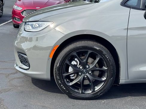 Used 2023 Chrysler Pacifica Limited w/ Uconnect Theater Family Group AWD/4WD image 42