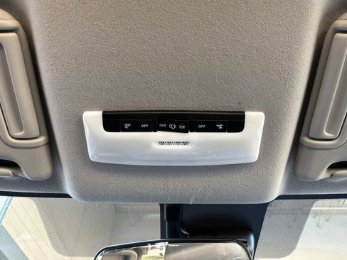 Used 2025 Nissan Versa SV FWD image 16