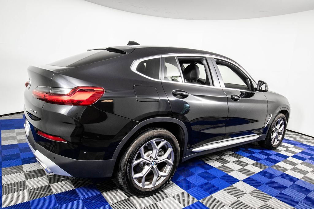 Used 2024 BMW X4 xDrive30i w/ Parking Assistance Package AWD/4WD image 6