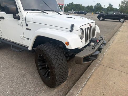 Used 2017 Jeep Wrangler Unlimited Sahara AWD/4WD image 16