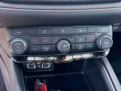 Used 2025 Dodge Durango GT AWD/4WD image 13
