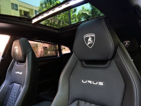 Used 2023 Lamborghini Urus Performante AWD/4WD image 27