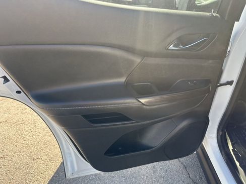 Used 2021 GMC Acadia SLT w/ Elevation Edition image 32