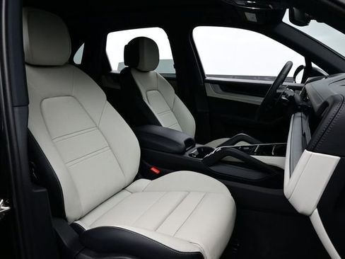 New 2025 Porsche Cayenne E-Hybrid image 18