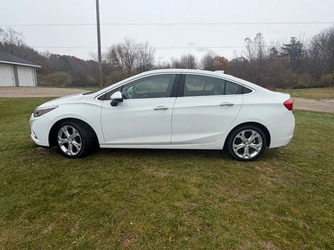 Used 2018 Chevrolet Cruze Premier image 10
