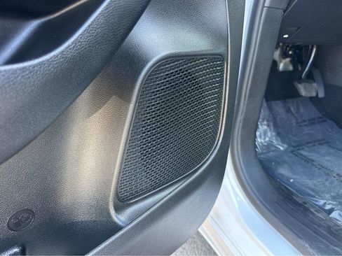 Used 2024 Chrysler Pacifica Touring image 37