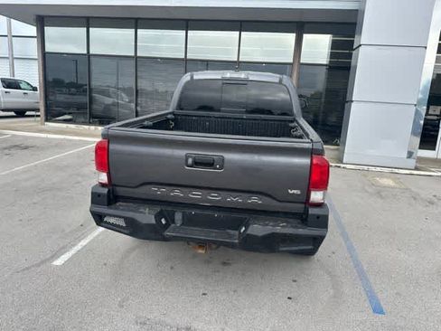 Used 2017 Toyota Tacoma TRD Sport w/ Tow Package (A/T) AWD/4WD image 10