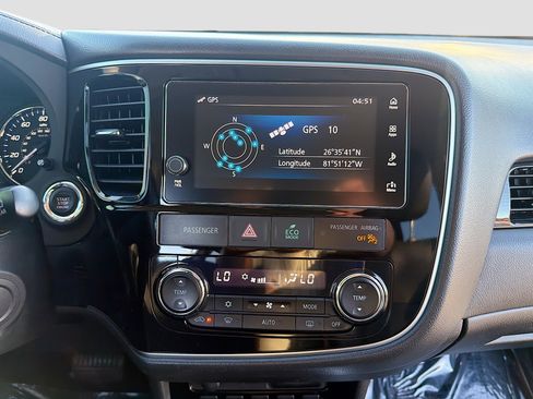 Used 2017 Mitsubishi Outlander SEL image 19