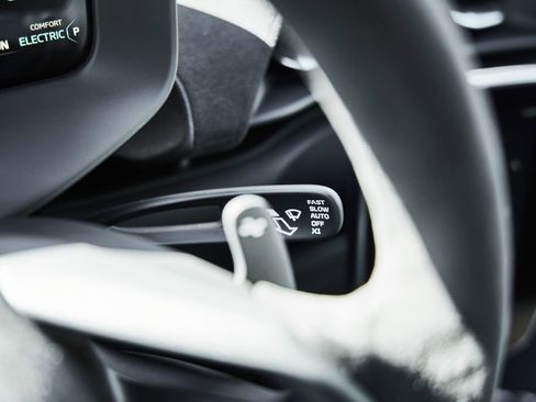 Used 2024 McLaren Artura image 39