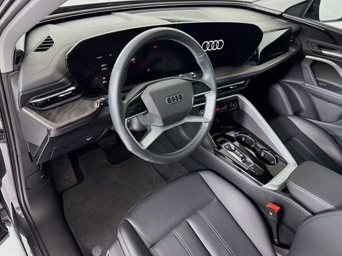 Certified 2025 Audi Q5 Premium w/ Convenience Package AWD/4WD image 9