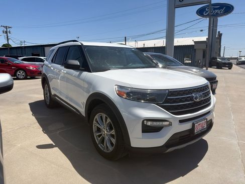 Used 2020 Ford Explorer XLT w/ Equipment Group 202A AWD/4WD image 2