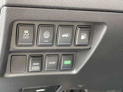 Used 2020 Nissan Rogue SV AWD/4WD image 19