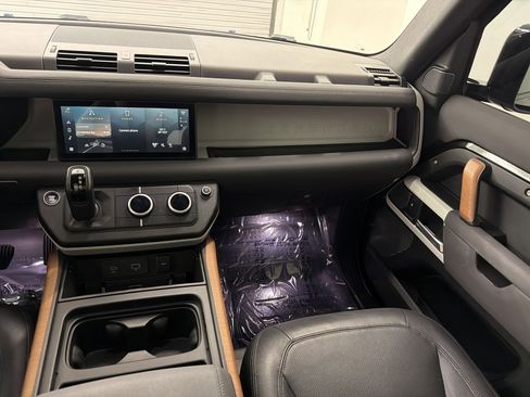 Used 2023 Land Rover Defender 110 S AWD/4WD image 28