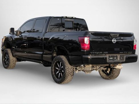 Used 2018 Nissan Titan SV w/ SV Convenience Package image 6