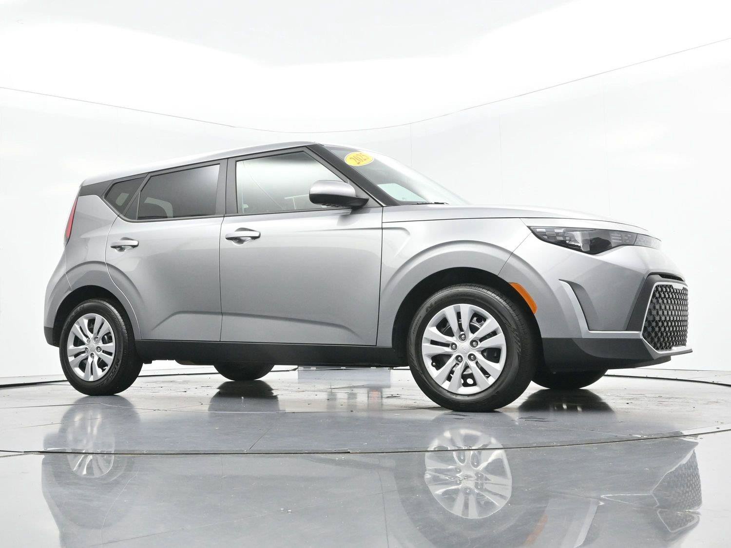 Used 2025 Kia Soul LX FWD image 40