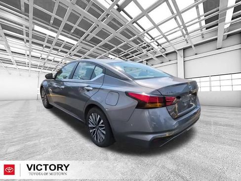 Used 2024 Nissan Altima 2.5 SV FWD image 6