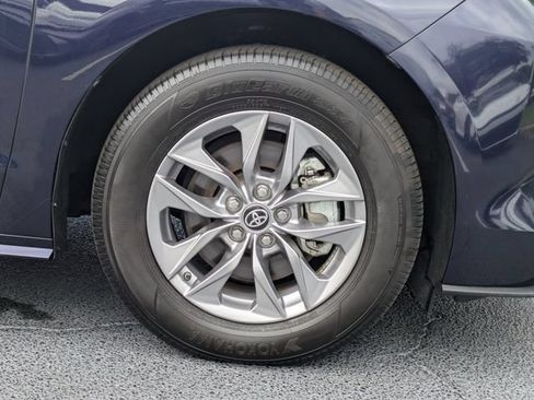 Used 2025 Toyota Sienna XLE FWD image 11