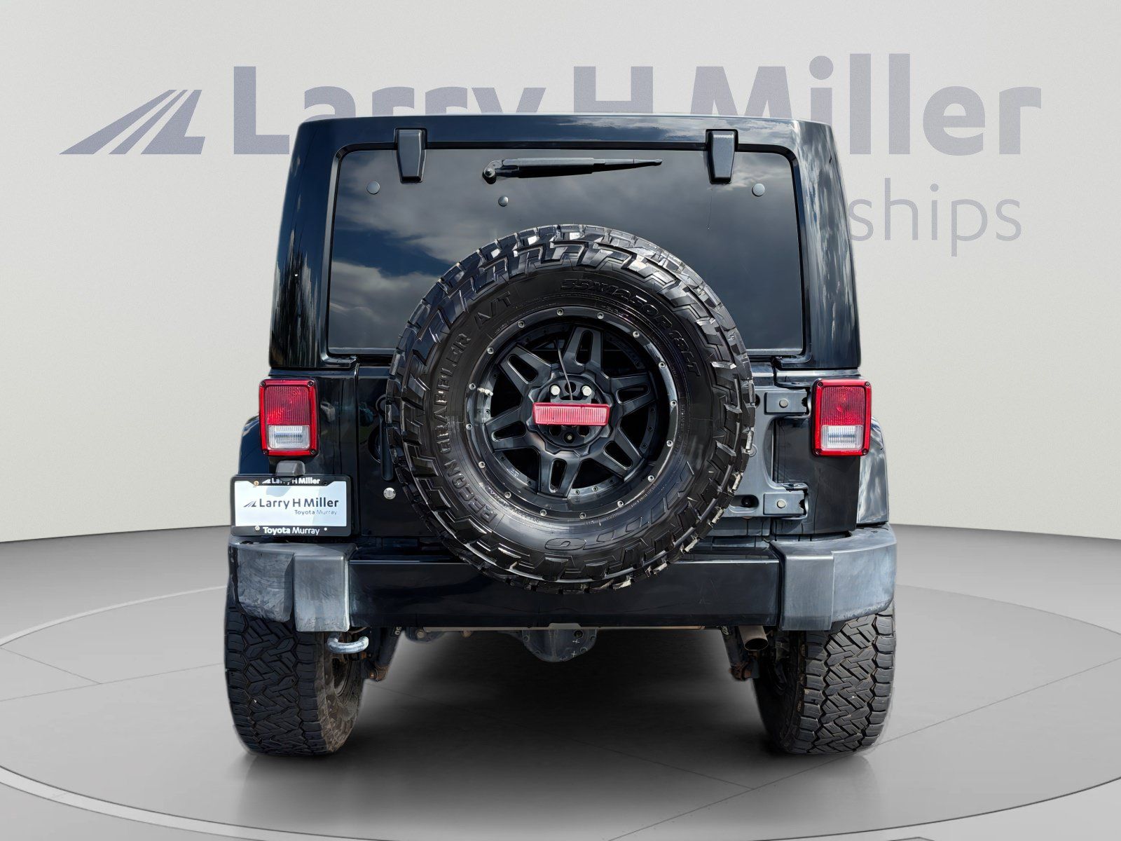 Used 2017 Jeep Wrangler Unlimited Sahara w/ Connectivity Group AWD/4WD image 4