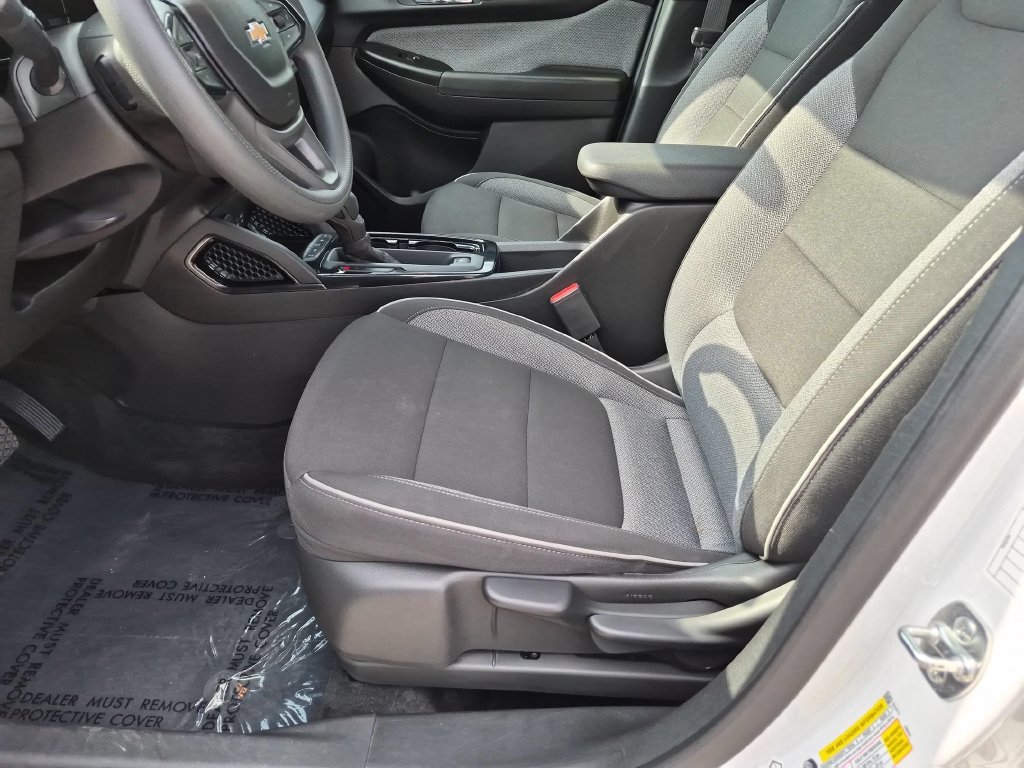 Used 2025 Chevrolet TrailBlazer LT AWD/4WD image 23