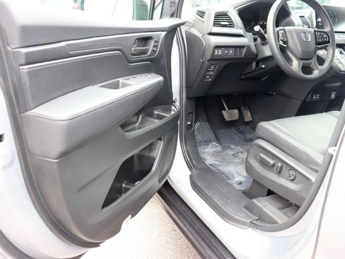 Used 2025 Honda Odyssey EX-L image 10