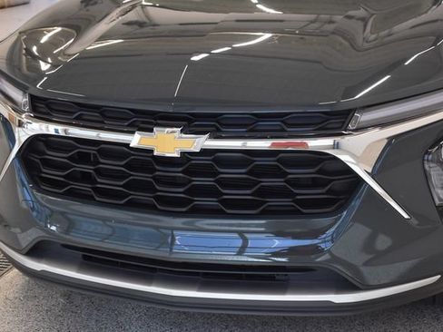 Used 2025 Chevrolet Trax LT w/ LT Convenience Package FWD image 14
