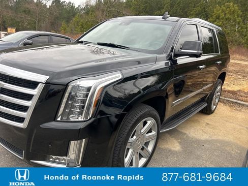 Used 2017 Cadillac Escalade Luxury image 1