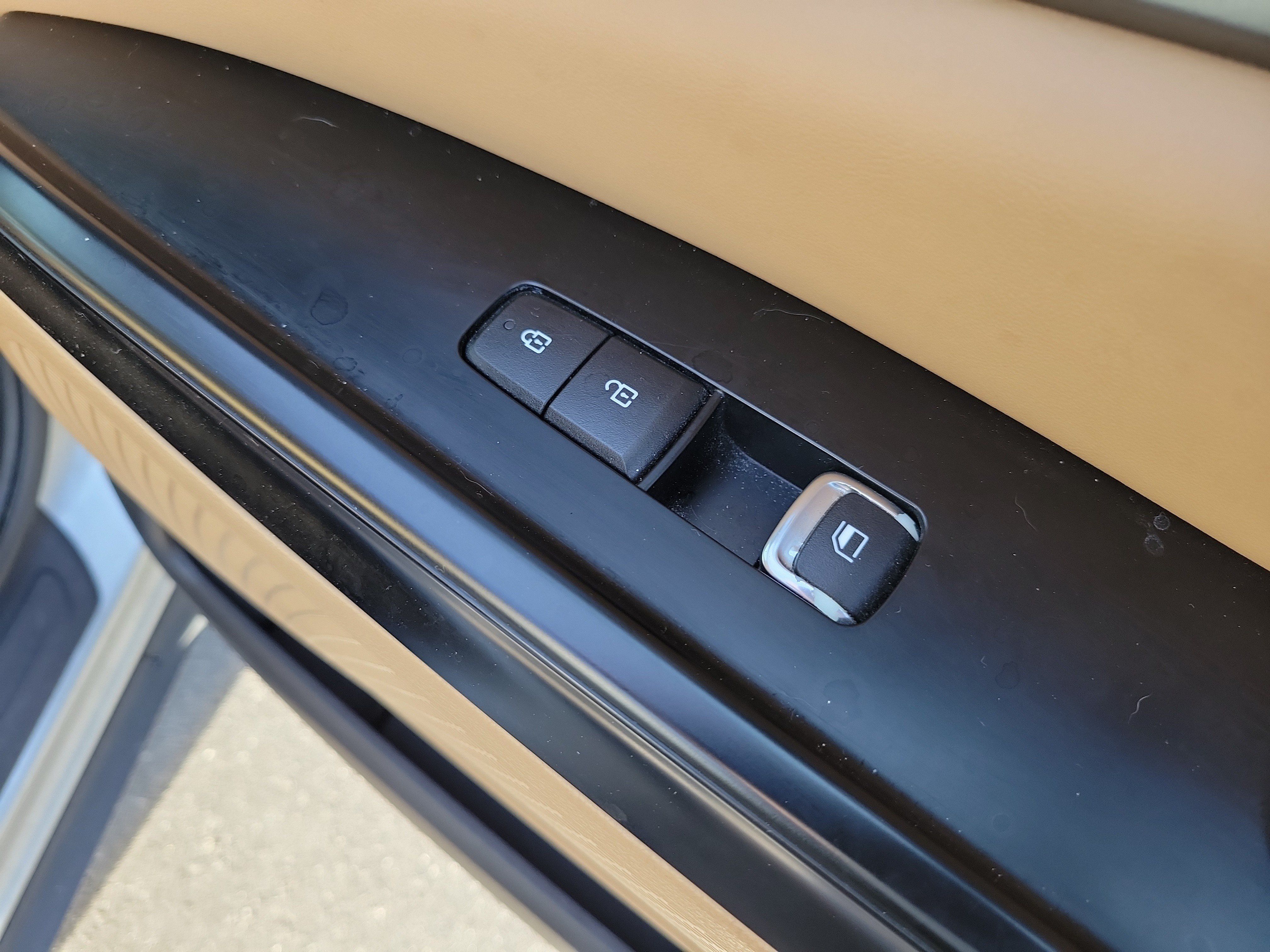 Used 2022 Kia Carnival LX FWD image 11