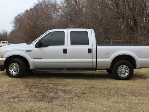 Used 2003 Ford F250 XLT image 2